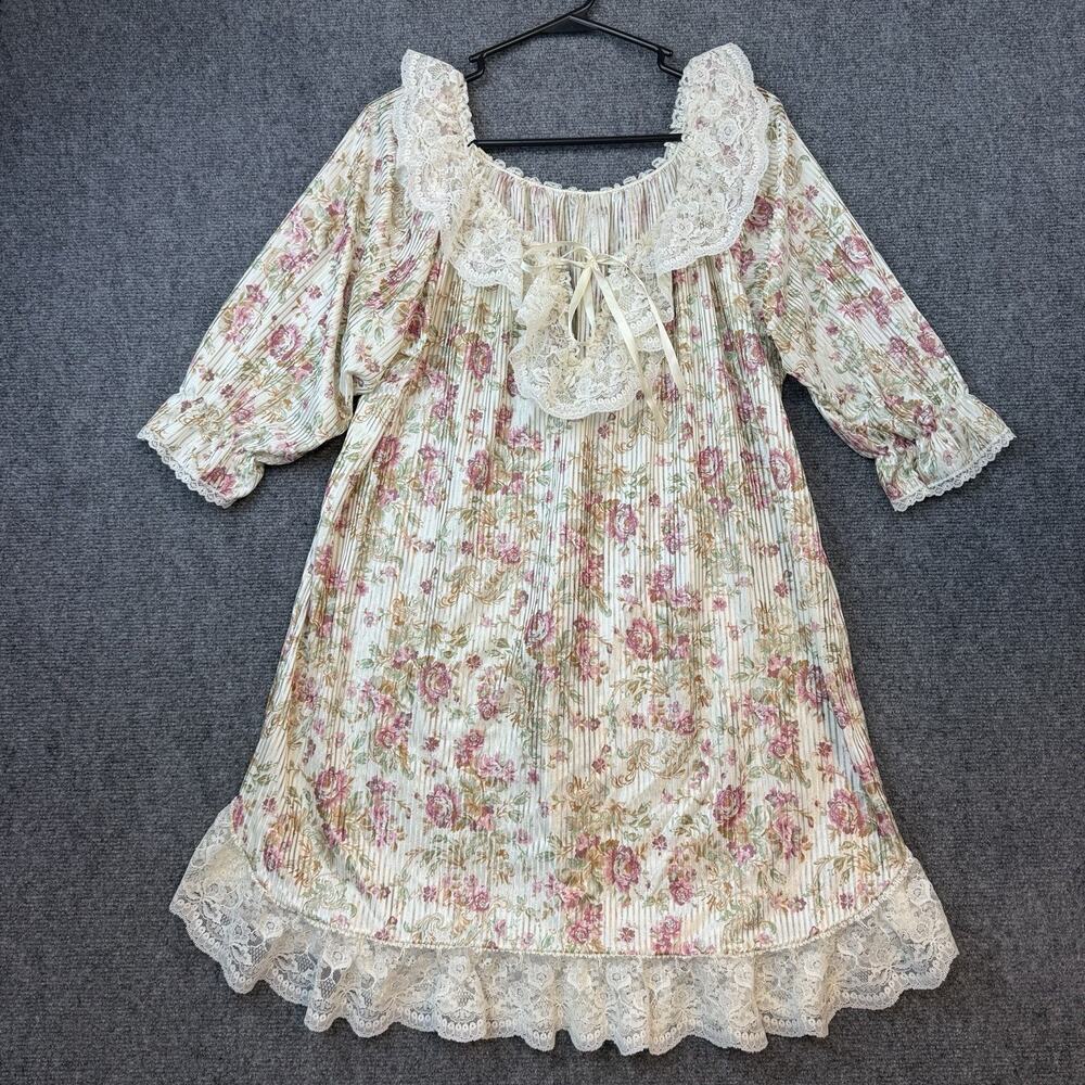 Vintage Lady Cameo Floral Lace Nightgown Peignoir Approx M L